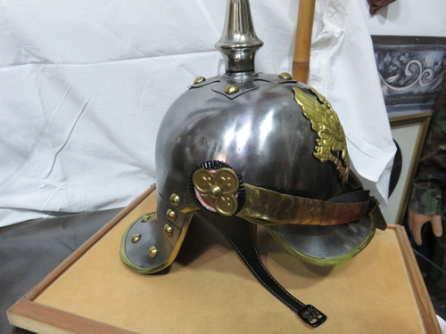 Casco De Coracero Prusiano Pickelhaube Replica (Usado)