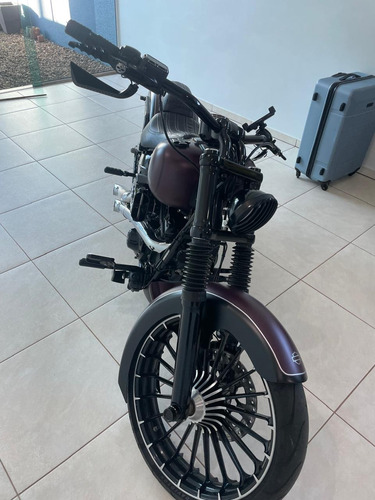 Harley Davidson Breakout Customizada