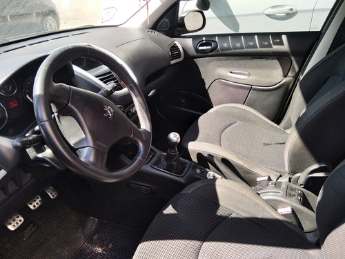 Robyana| Peugeot 207 2010 1.6 Xt| Ne