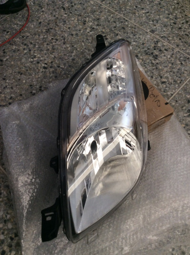 Faro Izquierdo Toyota Yaris Sport Original 