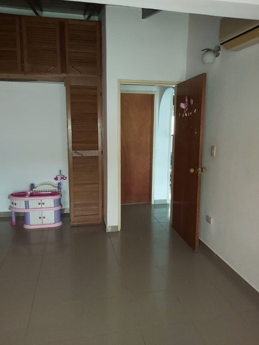 Imagen 8 de 10 de Casa Amplia En Santa Rosa Cua