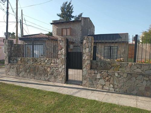 Imagen 2 de 23 de Venta Berisso Casa 3 Dormis, Pque, Patio, Cochera