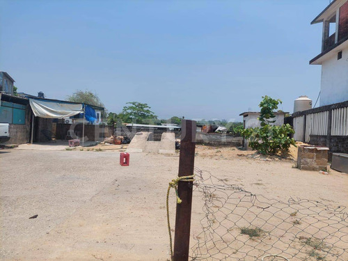 Se Vende Terreno Con Construcción En Col. Brunet, Nanchital
