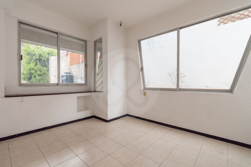 Edificio En Venta Con 15 Estacionamientos En Las Arboledas