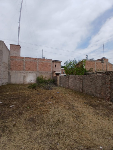 ¡tu Nuevo Hogar Ideal! Casa De 3 Dormitorios Con Amplios Espacios, Cochera Para 2 Vehículos Y 2 Patios Lista Para Escriturar