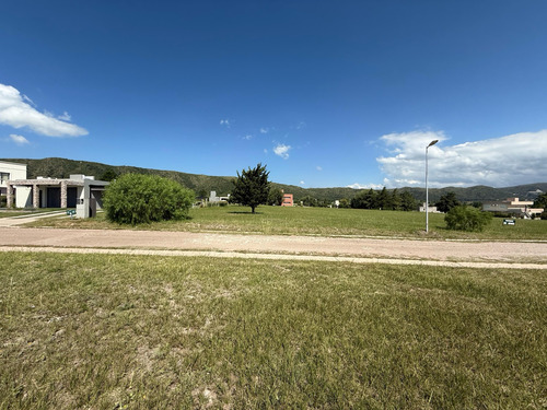 Terreno En Venta En Carlos Paz Golf - 912 Metros - Lote Central