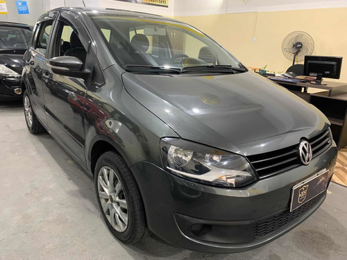Imagem 2 de 10 de Volkswagen Fox 1.0 Vht Trend Total Flex 5p 2013