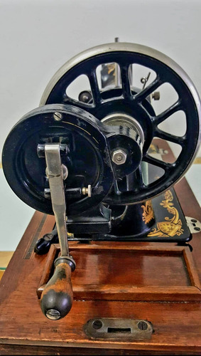 Maquina Coser Naumann Manual Manija Portátil Caja Madera (Usado)