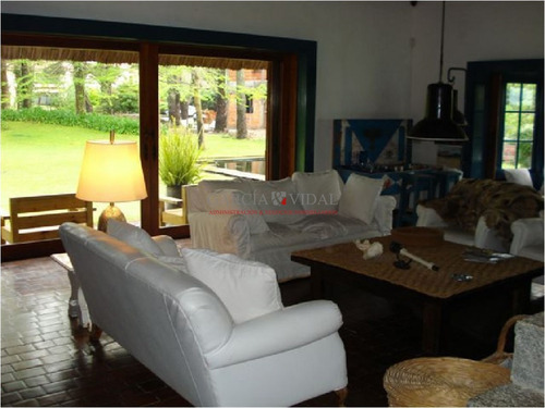 Casa En Venta Y Alquiler Zona Golf, Punta Del Este, 4 Dormitorios- Ref: 2824