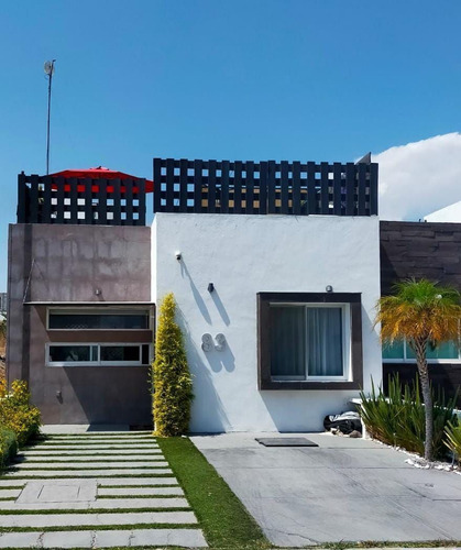 Venta De Hermosa Casa Con Roof Graden En Fraccionamiento Los