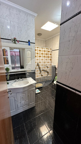 Se Vende Hermoso Chalet En Villa Bosch!!!! Frente A La Plaza Del Pio Xii