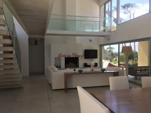 Venta Casa En Laguna Blanca, Manantiales 4 Dormitorios - Ref: 18916