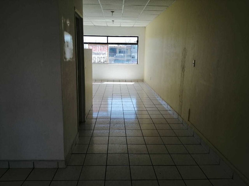 Imagen 3 de 13 de Rento Local Queretaro Centrico Dentro Plaza S/av.universidad