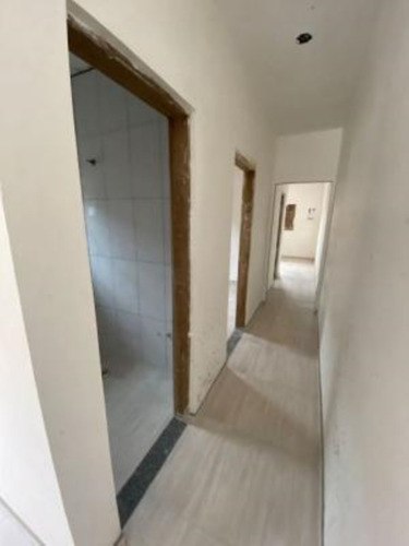 Imagem 6 de 17 de Casa No Bairro Savoy, Em Itanhaém, Litoral Sul De São Paulo, Localizada No Lado Serra. Possui Piscina, Churrasqueira E Vaga Para 02 Automóveis.