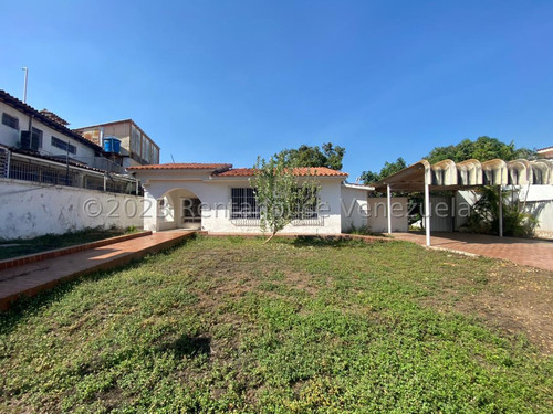 Excelente Casa Comercial En Alquiler Ubicada En Una De Las Principales Avenidas De La Ciudad Barquisimeto Jr