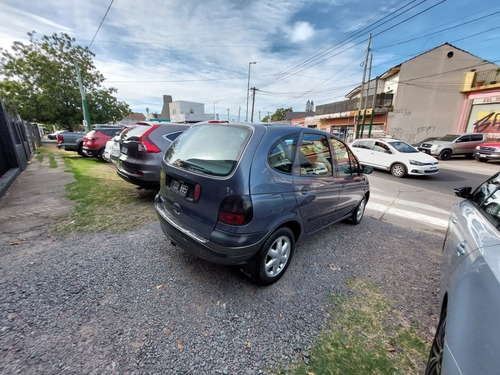 Imagen 9 de 11 de Renault Scénic 2000 2.0 Rxe