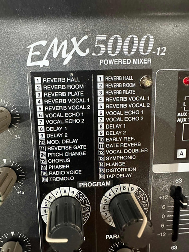 Mesa De Som Amplificada Yamaha Emx5000