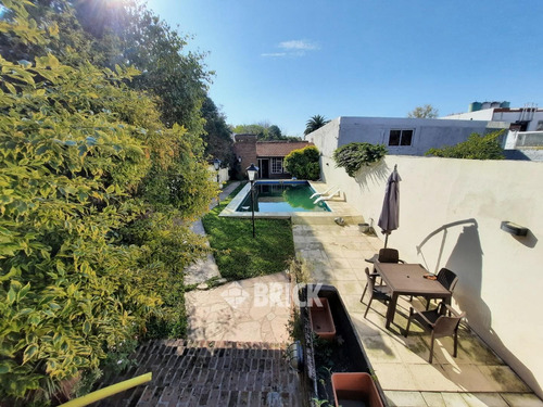 Casa Tipo Chalet En Lote De 432 M2 En Rodriguez Peña Al 900 - 3 Cocheras Piscina Quincho Parrilla