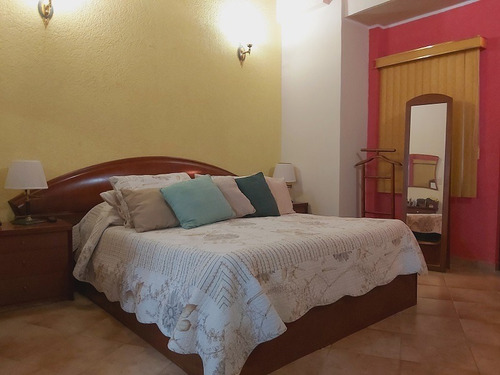 Imagen 9 de 12 de Amplio Y Cómodo Town House. Villas Miramar. Lechería