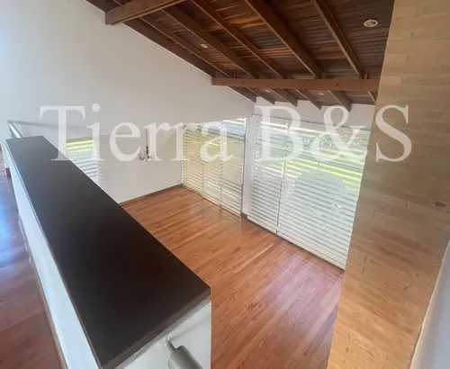 Lujosa Residencia: Confort Y Elegancia Por $13.900.000 Incluida Administración, San Simón