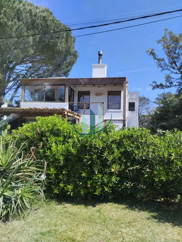 Casa En Alquiler Temporada 2024 A 100 Mts De La Playa Solanas, Punta Del Este (2 Dormitorios)