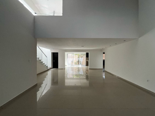 A Unas Cuadras De Plaza Galerías - Roq-1302-cc