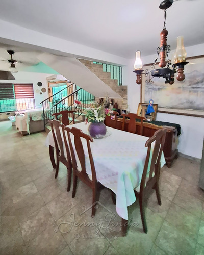 Venta Bella Casa 543 M² En Urb. Andrés Bello, Maracay
