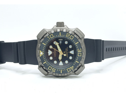 Reloj Diver 200 Titaniun Quartz Top Quality No Patek Nautilu (Reacondicionado)