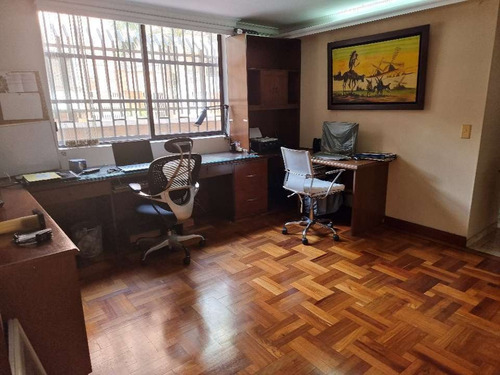 Venta Apartamento En Barrio Conquistadores, Zona Residencial