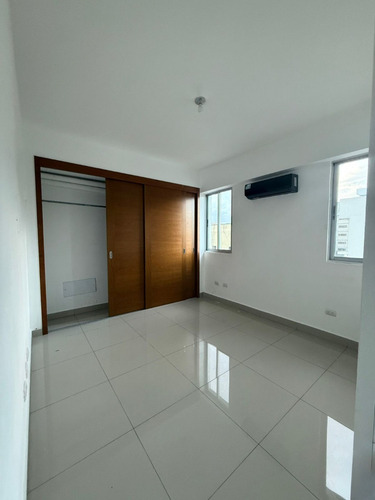 Alquilo Apartamento En La Zona Universitaria A Pasos De La Avenida Jose Contreras 100mts2