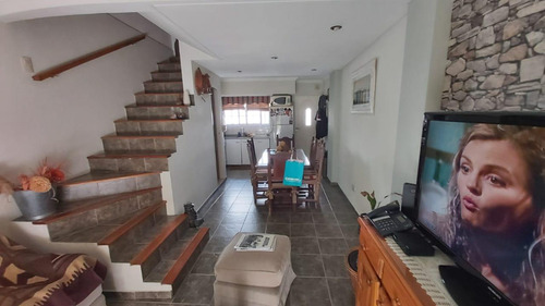 Triplex En Venta - 2 Dormitorios 2 Baño - 88,09mts2 - Ramos Mejia