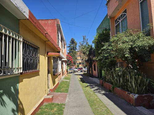 Casa Ubicada, Remodelada, De Un Solo Nivel , De Una Recamara, Baño, 47 M2 C, En La Unidad Habitacional Santa Fe , Imss