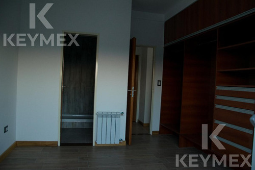 Departamento De Dos Dormitorios Tipo Dúplex En La Plata Con Terraza Y Parrilla Propias