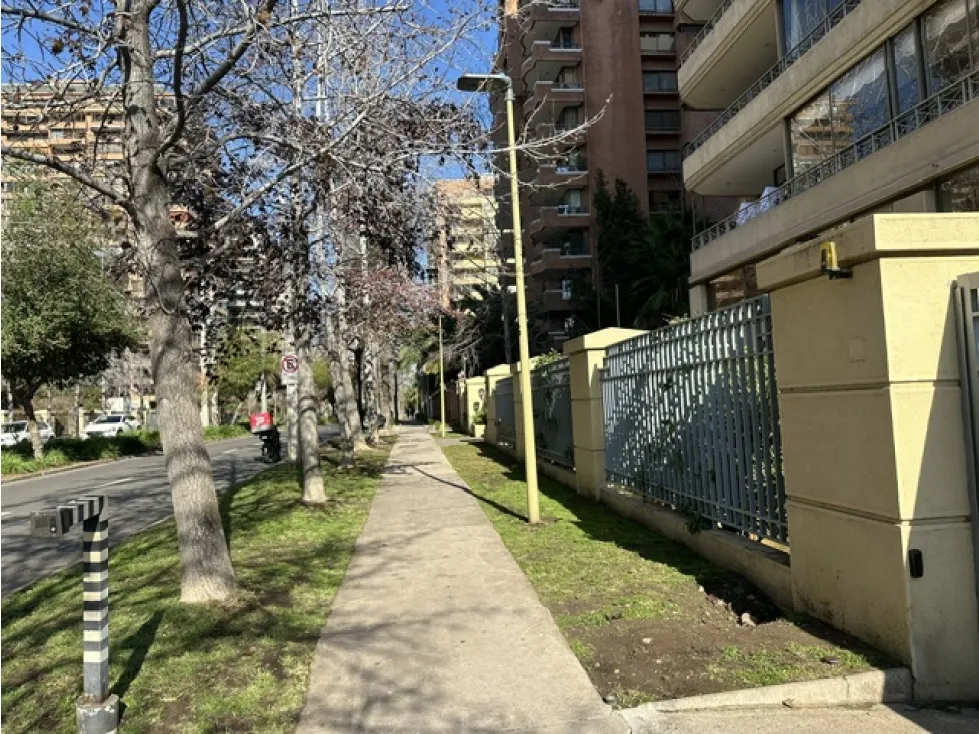 Imagen 2 de 17 de La Gloria / Apoquindo / Metro Escuela Militar