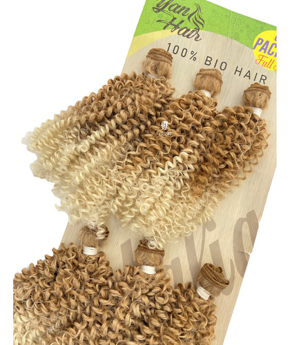 Promoción de cabello rizado orgánico sobre lienzo y color miel tostado con platino californiano T27/613