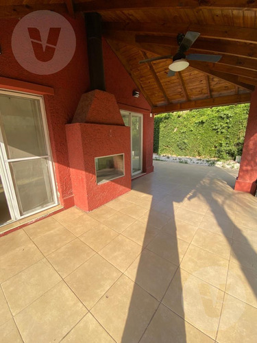 Casa En Venta Con Renta - Barrio Brickland, Canning