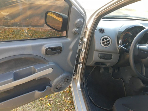 Fiat Uno Vivace 1.0 8v (flex) 4p