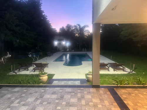 Casa 485 M2 Cubiertos Lote 20x60 Barrio Brickland Canning