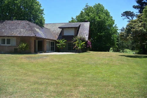 Casa En Venta / 5 Dorm / Punta Del Este / Golf / At2 6380