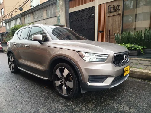 Volvo XC40 MONENTUM 2.0 TURBO AWD 2022