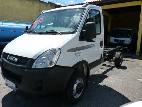 Imagem 3 de 9 de Iveco 35s14 Ano 2015 Chassi