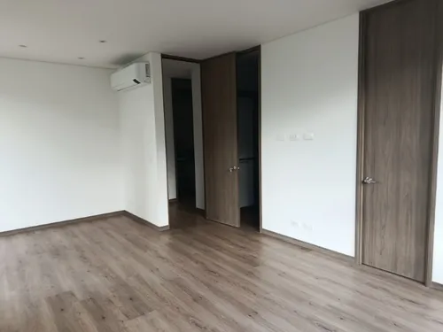 Apartamento En Arriendo Ubicado En El Poblado Sector Los Balsos (27099).