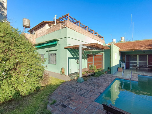 Venta / Permuta- Casa - 4 Dormitorios - Estudio, Quincho, Parrillero, Piscina - Abasto, Rosario.