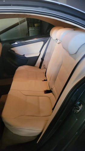 Volkswagen Jetta 2.0 Comfortline Flex 4p Automática