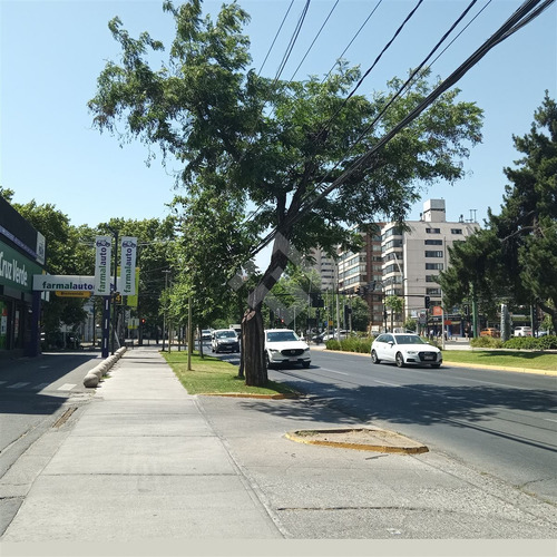 Local Comercial En Arriendo Manquehue Sur, Comuna Las Condes