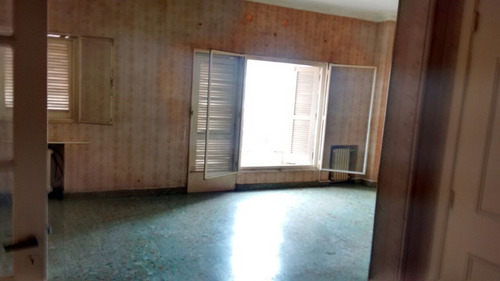 Vende Departamento Con 3 Dormitorios.