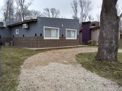 Casa En Venta - 4 Dormitorios 4 Baños - 555mts2 - Costa Del Este