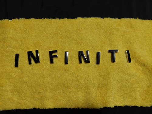 Emblema Letras Infiniti *nuevo*