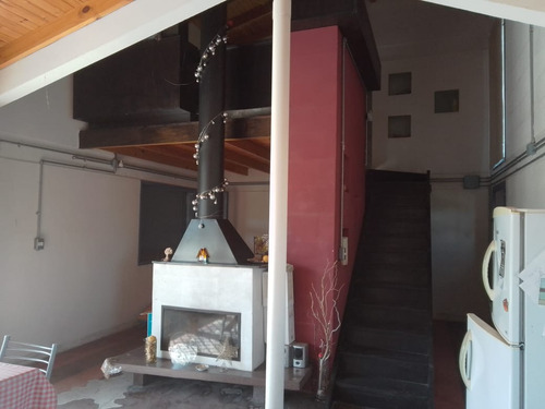 Casa Quinta En Dos Plantas Con Pileta Climatizada Y Riego Por Aspersión