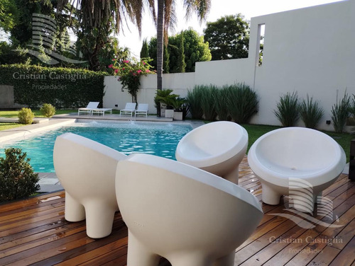 Venta - Casa 7 Ambientes, Dependencia, Balcón, Jardín, Pileta - Ramos Mejia Norte
